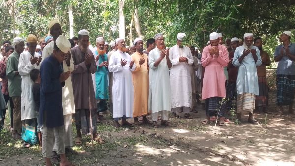সাতক্ষীরায় পুকুর থেকে নারীর ভাসমান মরদেহ উদ্ধার